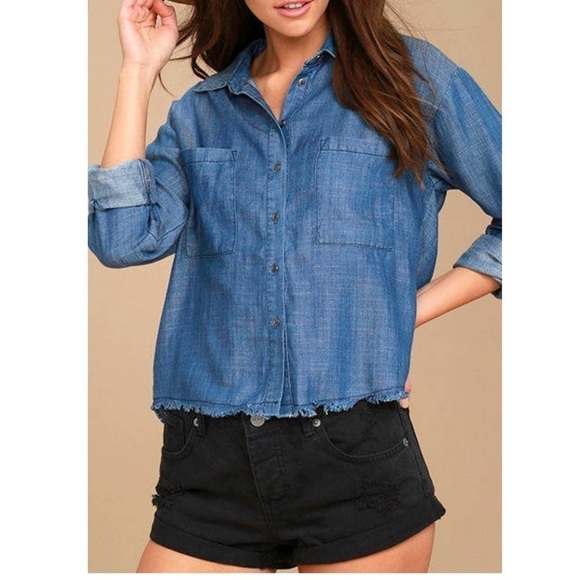 NWT Lulu’s My Reverie Chambray Button Up Back Slit Cropped Top Blue - Picture 2 of 4